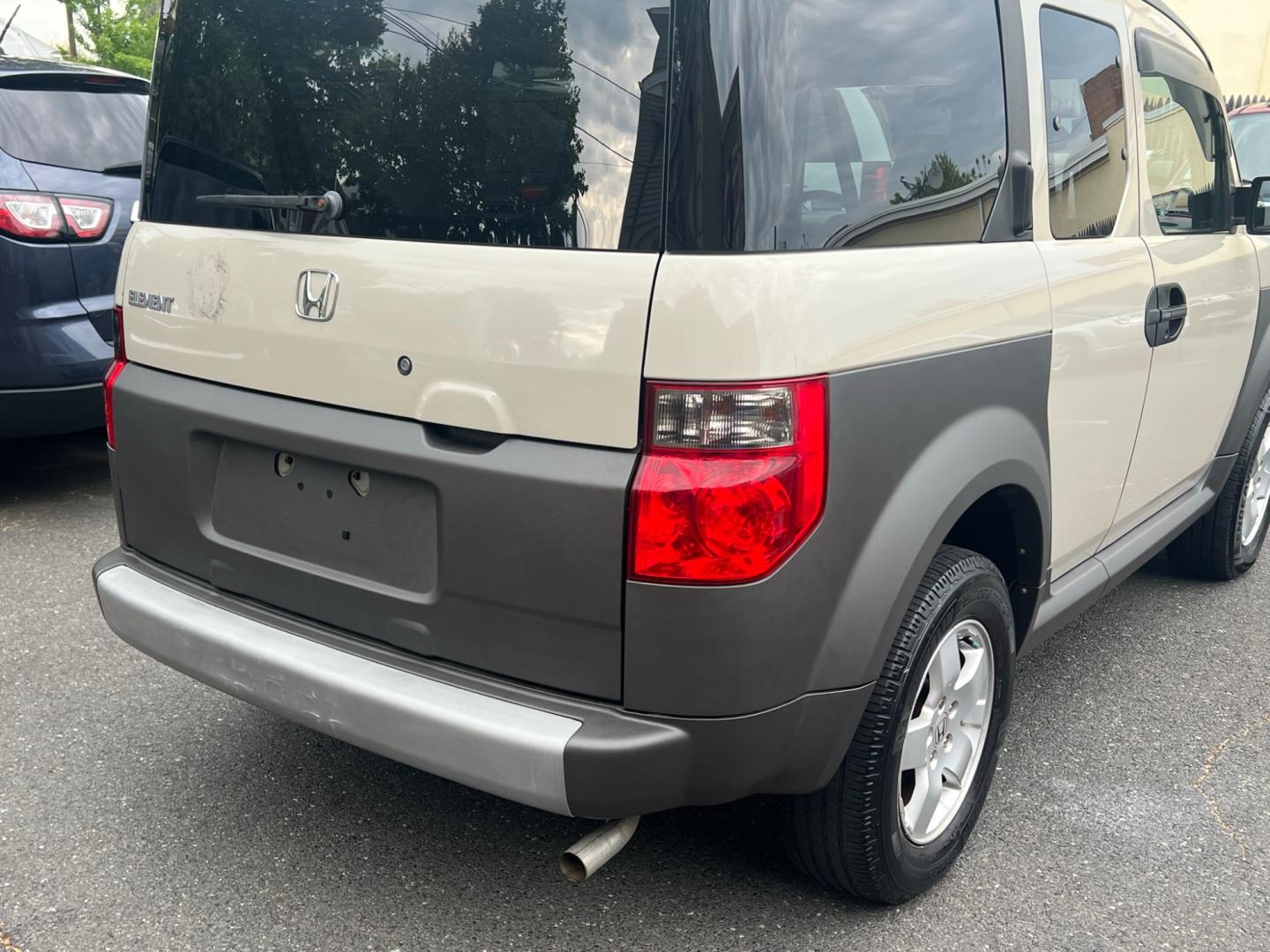 2005 Beige /Gray Honda Element EX 4WD 4-spd AT (5J6YH286X5L) with an 2.4L L4 DOHC 16V engine, 4 Speed Automatic Overdrive transmission, located at 1018 Brunswick Ave, Trenton, NJ, 08638, (609) 989-0900, 40.240086, -74.748085 - Photo#4